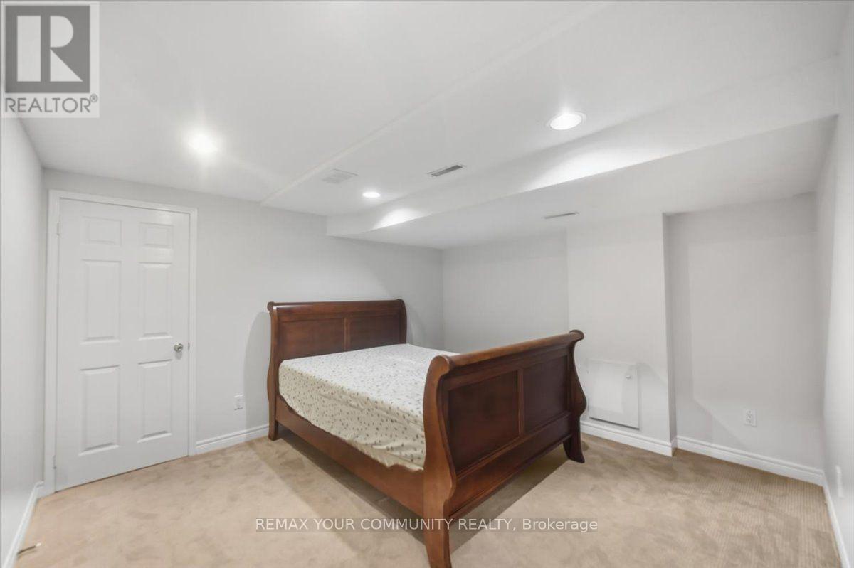 1528 Knareswood Drive, Mississauga, ON
