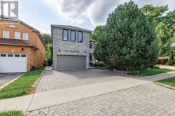 106 LARRATT LANE Richmond Hill, ON L4C 0E3