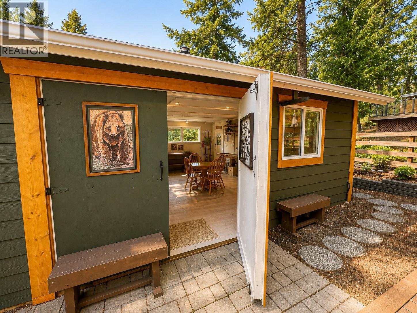 1741 8Th Avenue, Invermere, BC