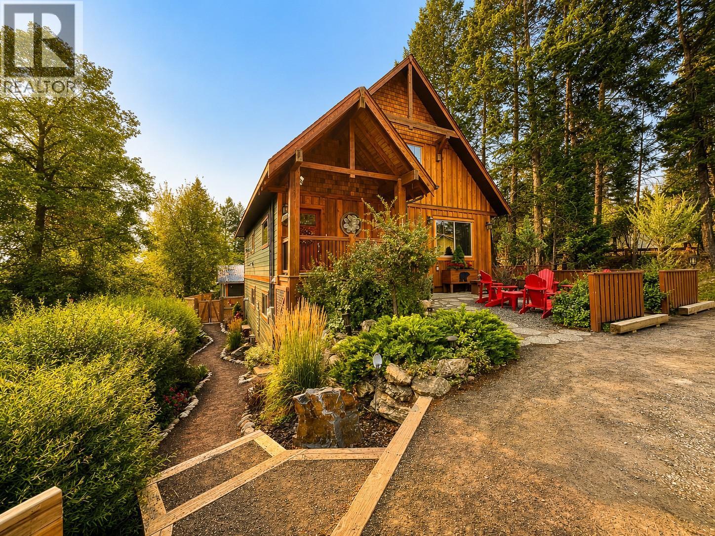 1741 8Th Avenue, Invermere, BC