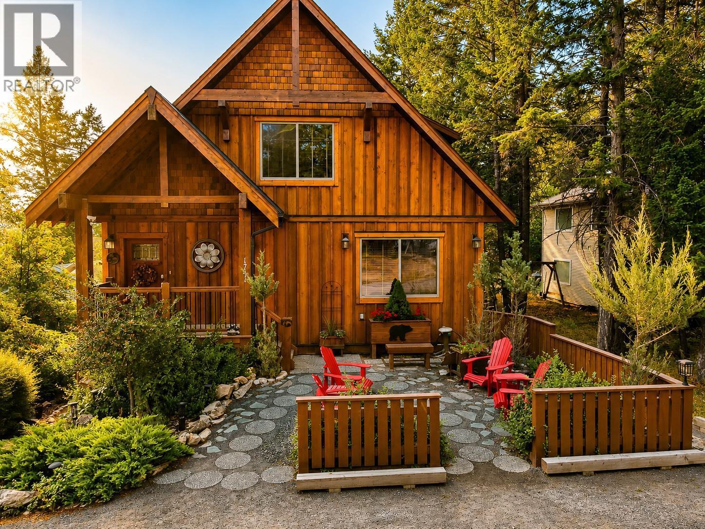 1741 8Th Avenue, Invermere, BC