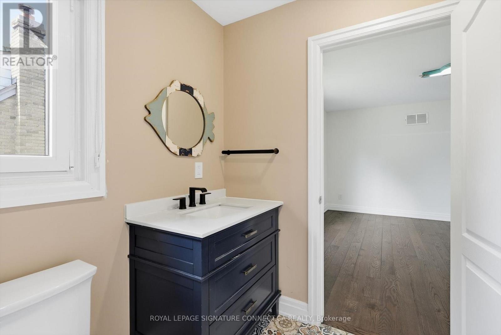 Jack and Jill bathroom - 6 Lailey Crescent, Toronto, ON