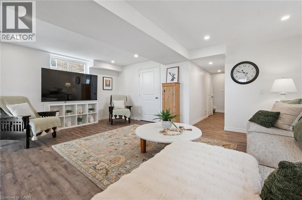 952 Eden Oak Court, Kitchener, ON