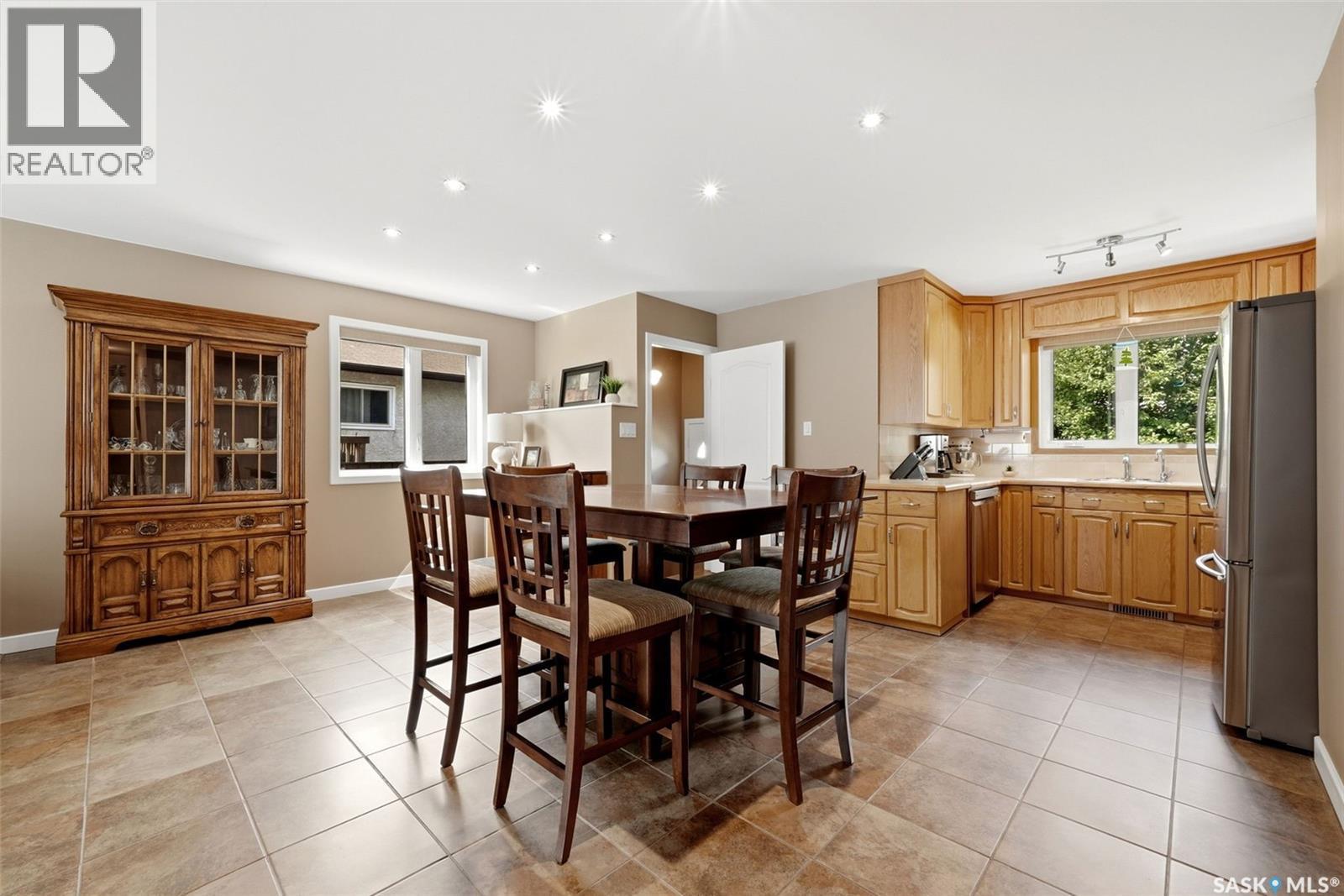 906 Hopkins Crescent N, Regina, SK