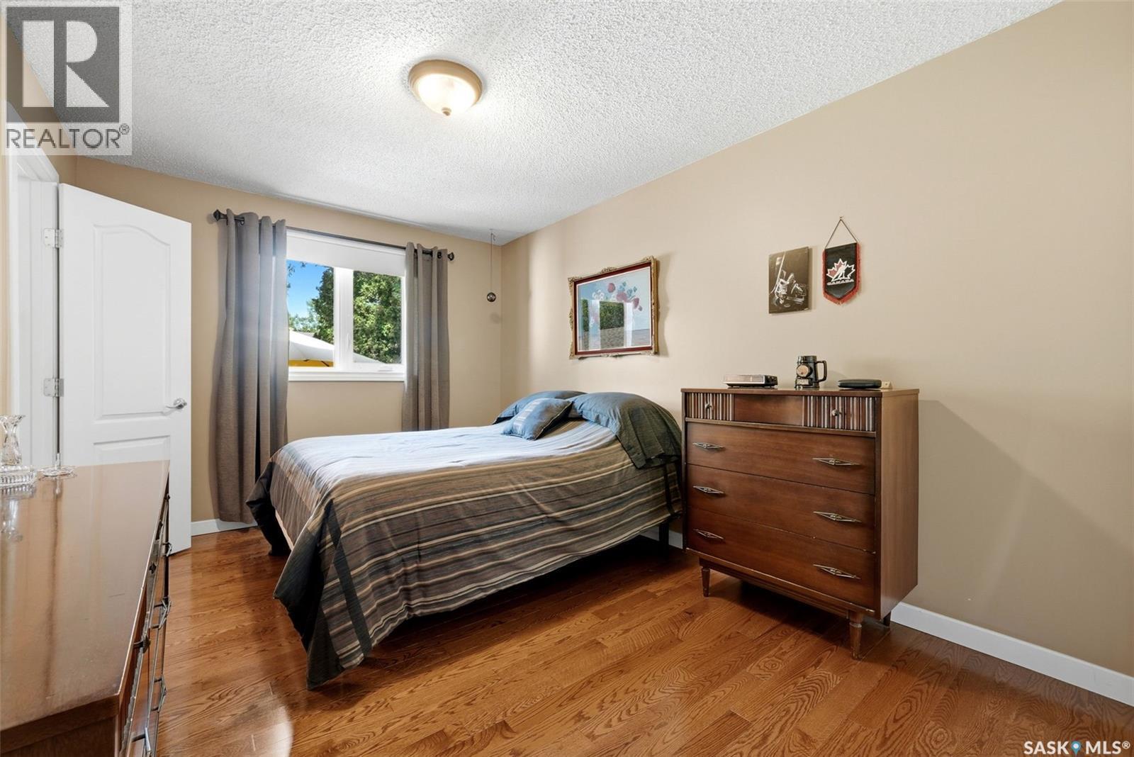 906 Hopkins Crescent N, Regina, SK