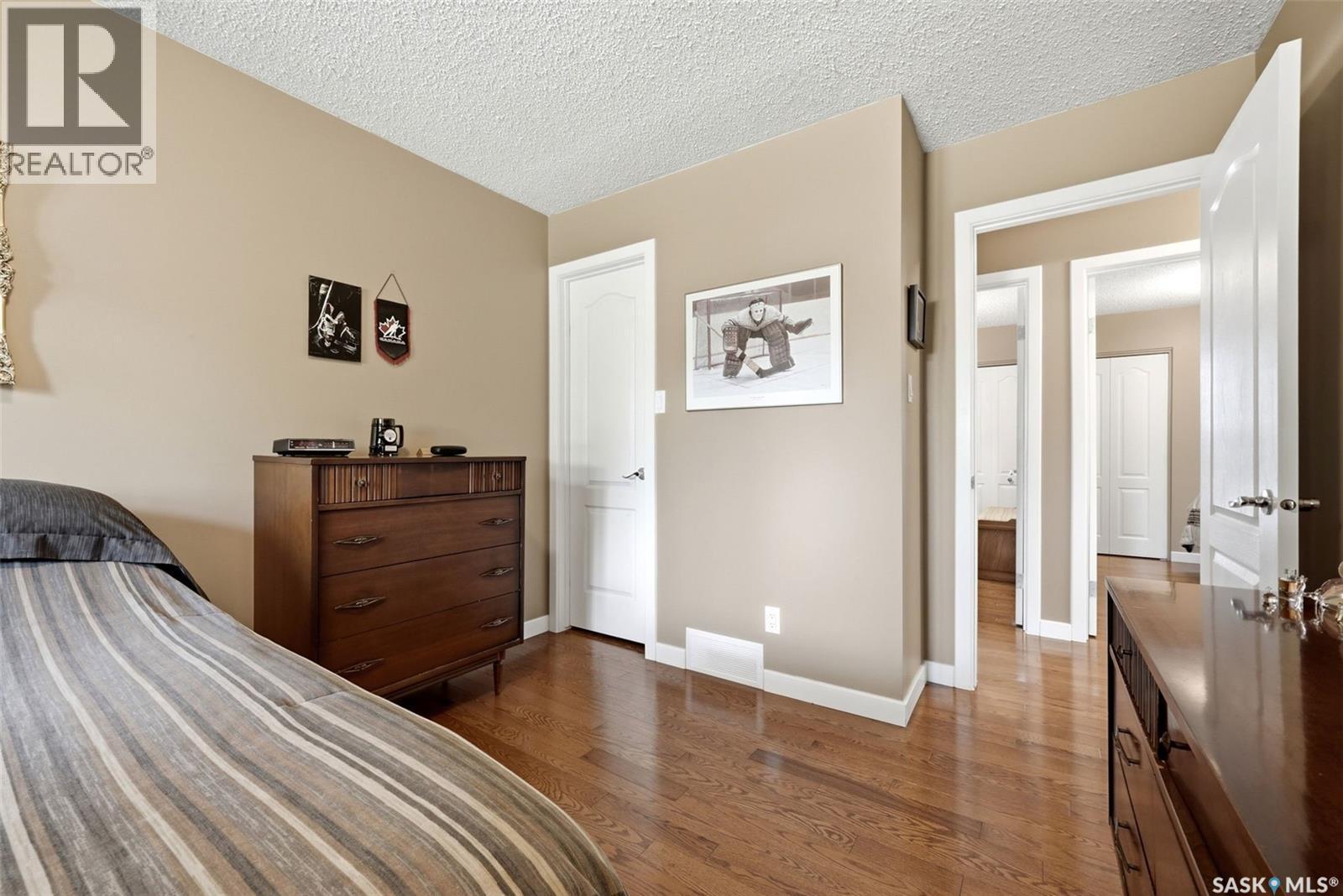 906 Hopkins Crescent N, Regina, SK