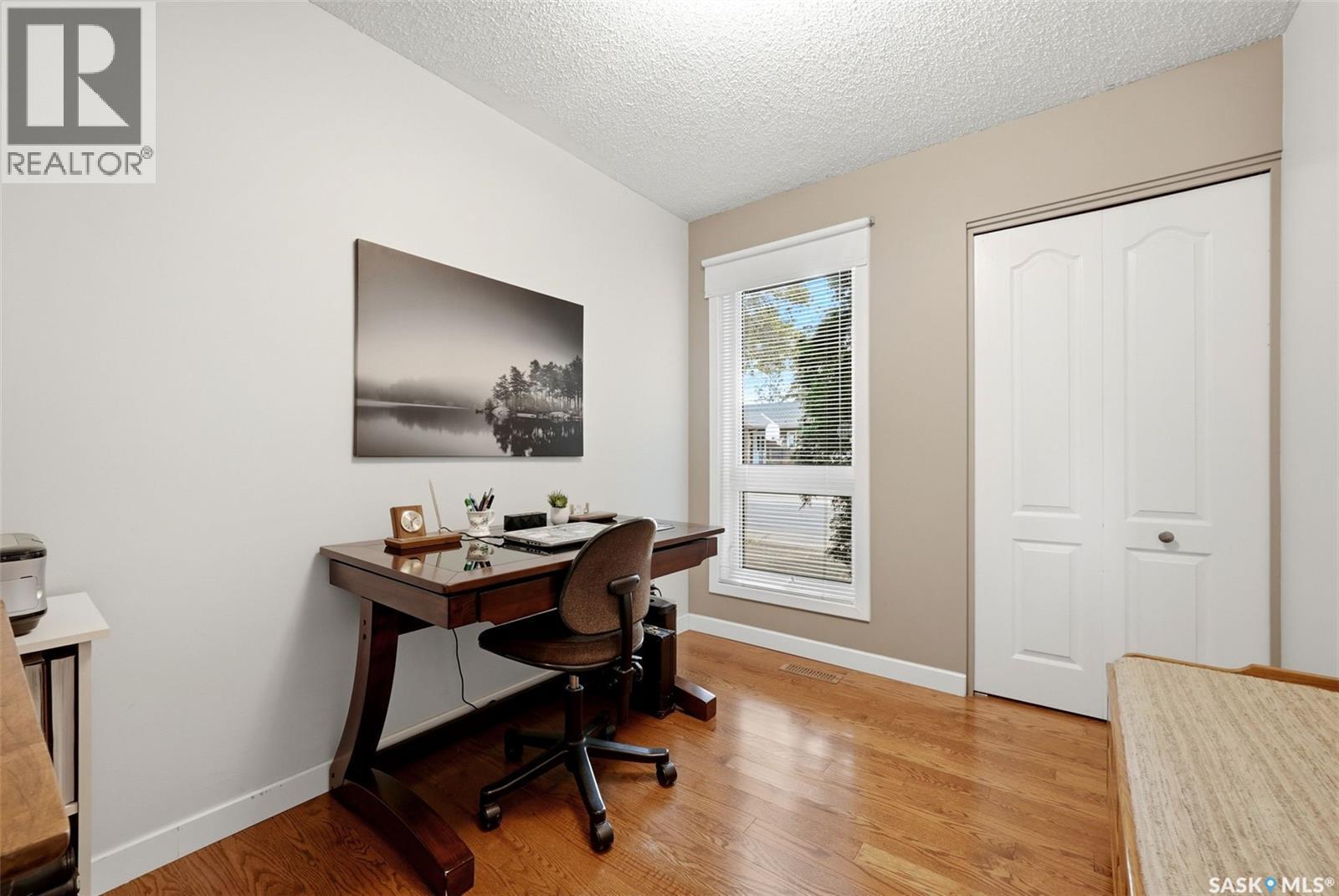 906 Hopkins Crescent N, Regina, SK
