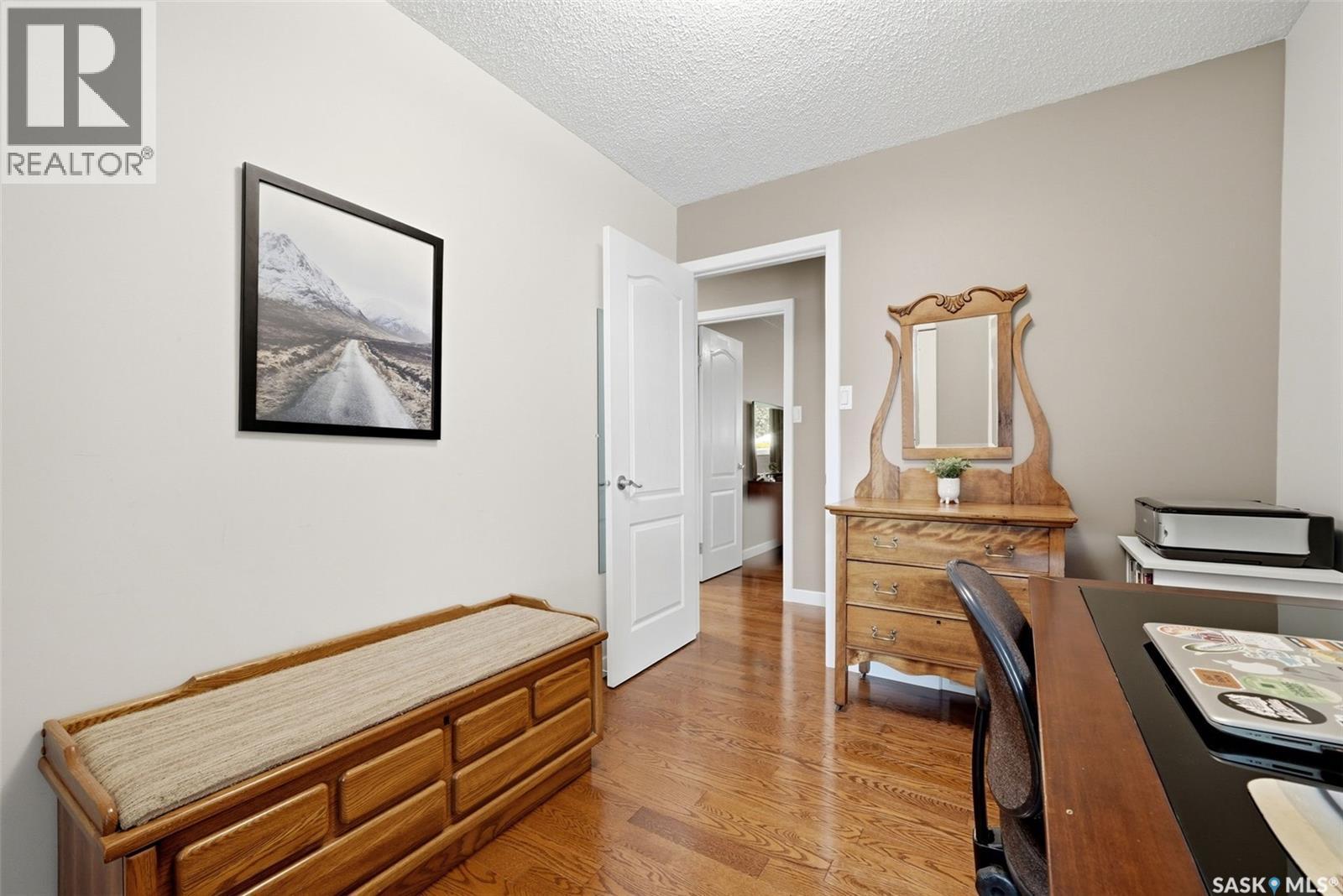 906 Hopkins Crescent N, Regina, SK