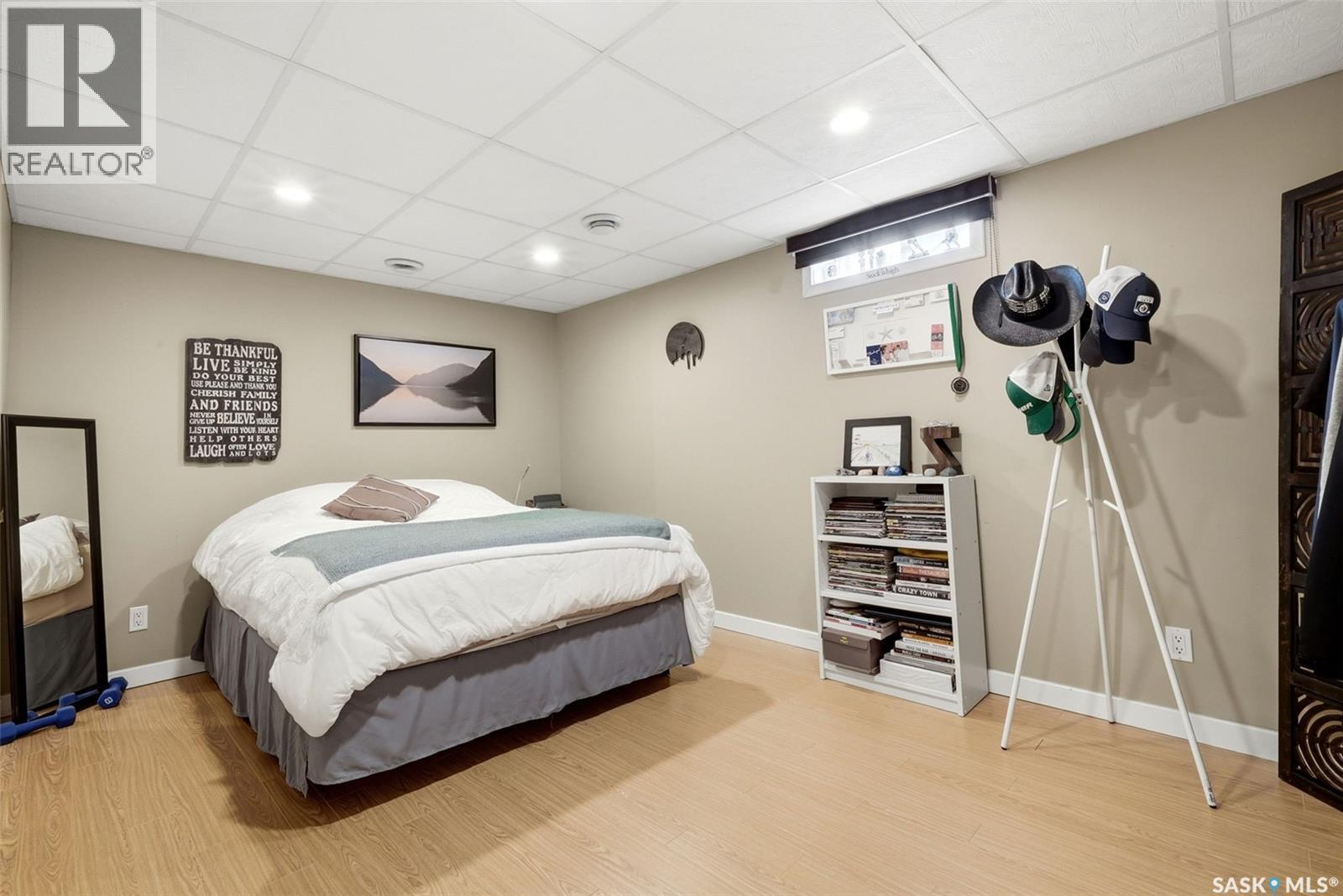 906 Hopkins Crescent N, Regina, SK