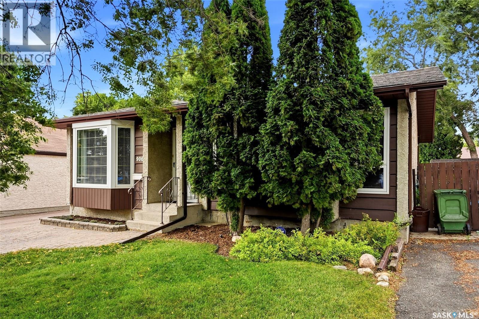 906 Hopkins Crescent N, Regina, SK