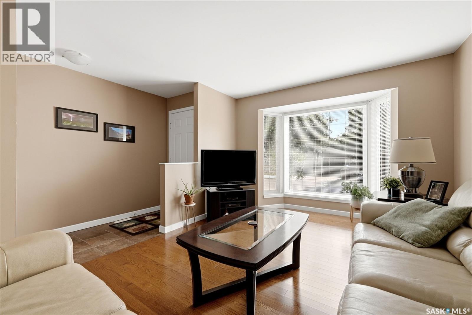906 Hopkins Crescent N, Regina, SK