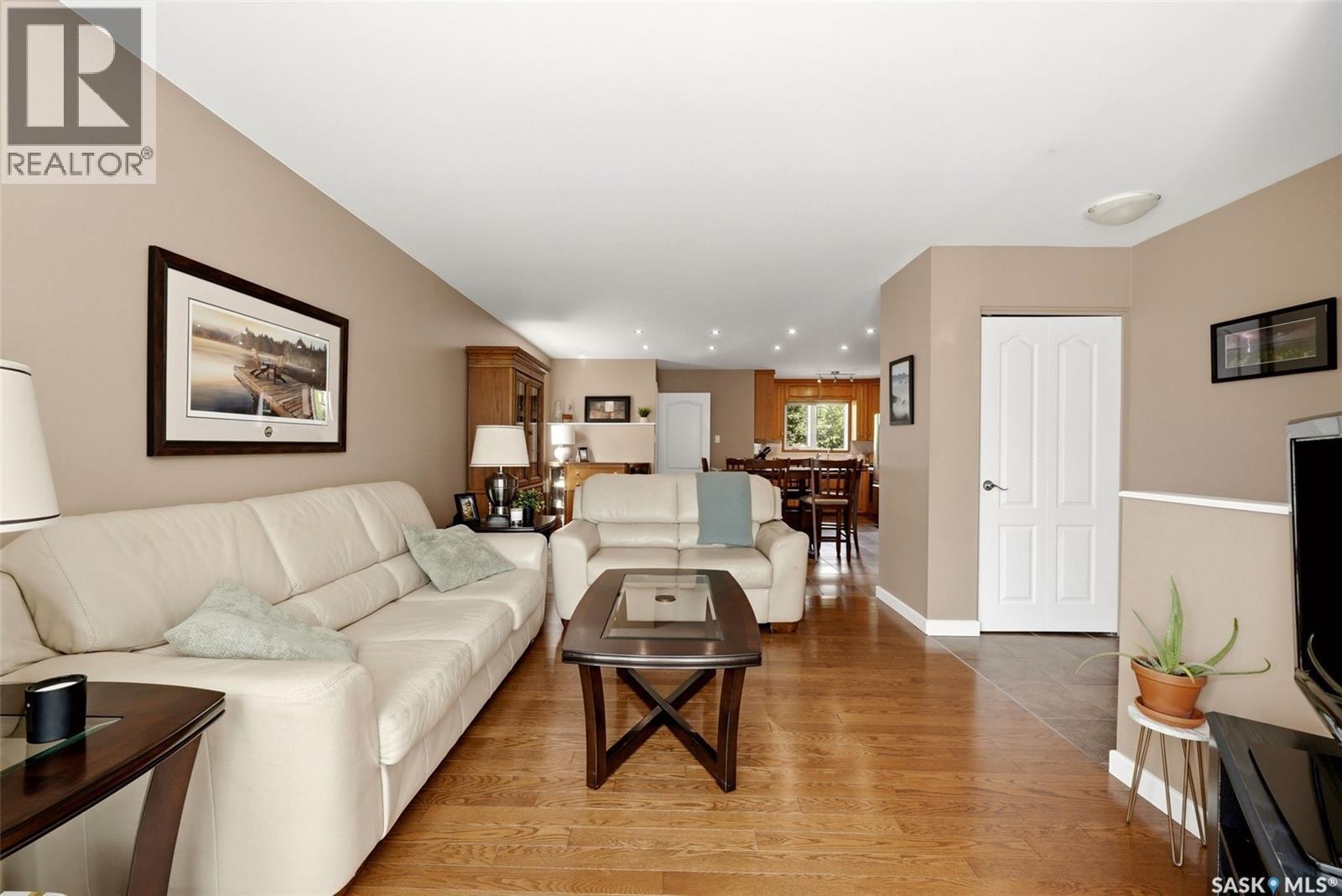 906 Hopkins Crescent N, Regina, SK
