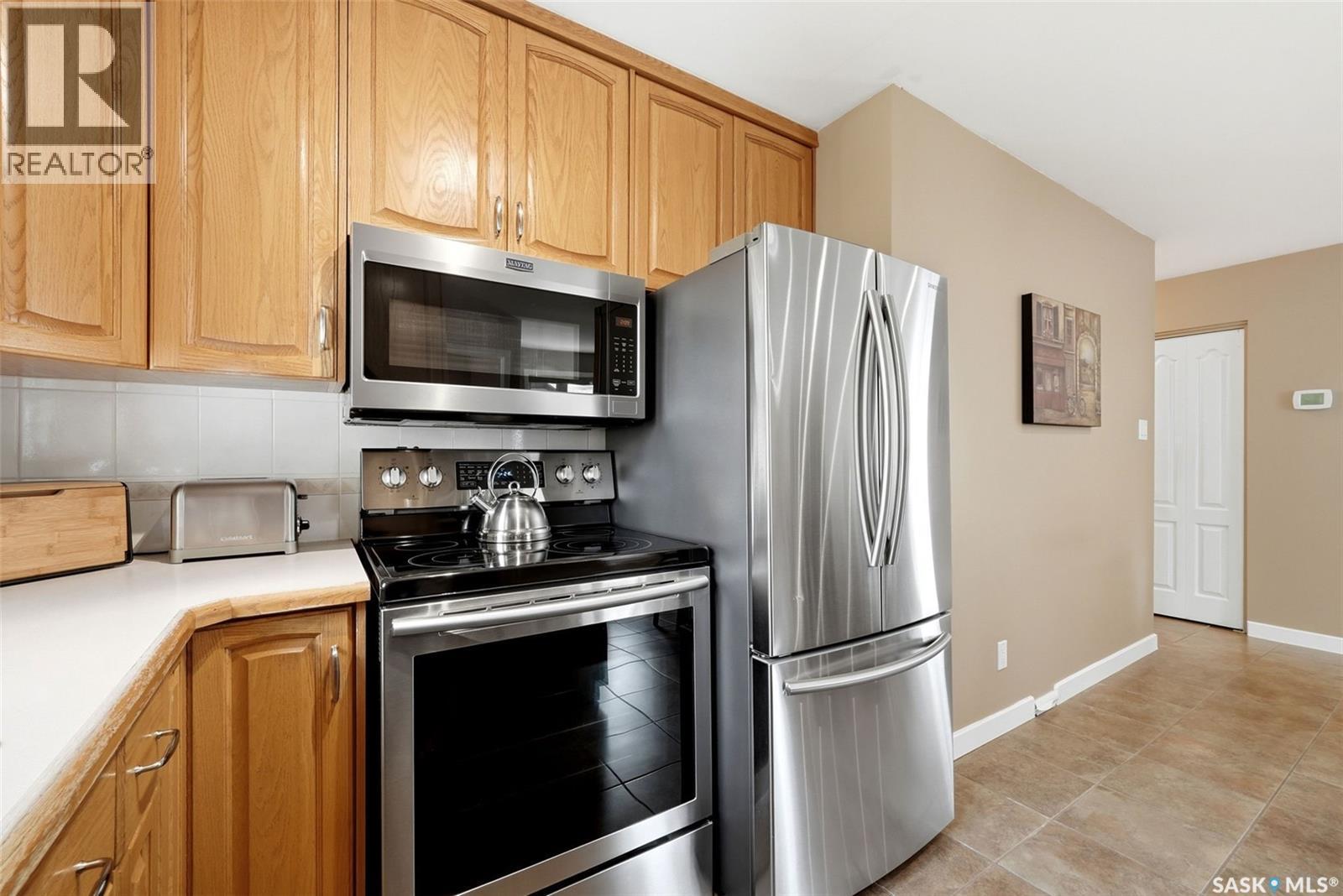 906 Hopkins Crescent N, Regina, SK