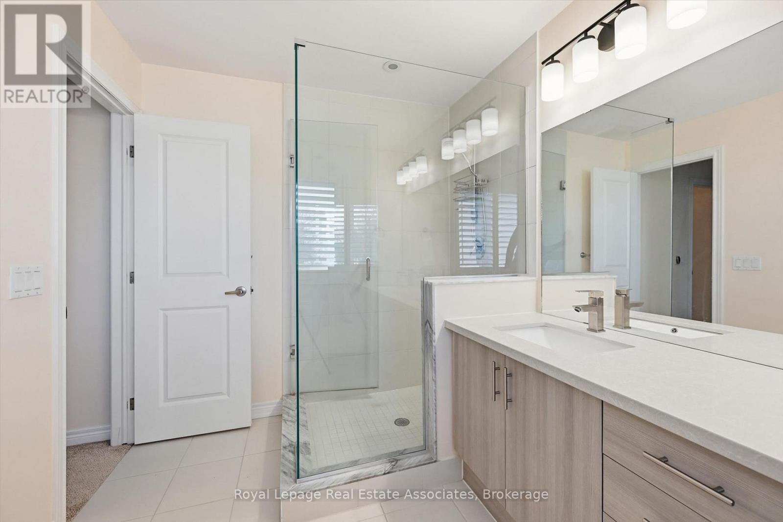 1 Southshore Crescent, Hamilton, ON