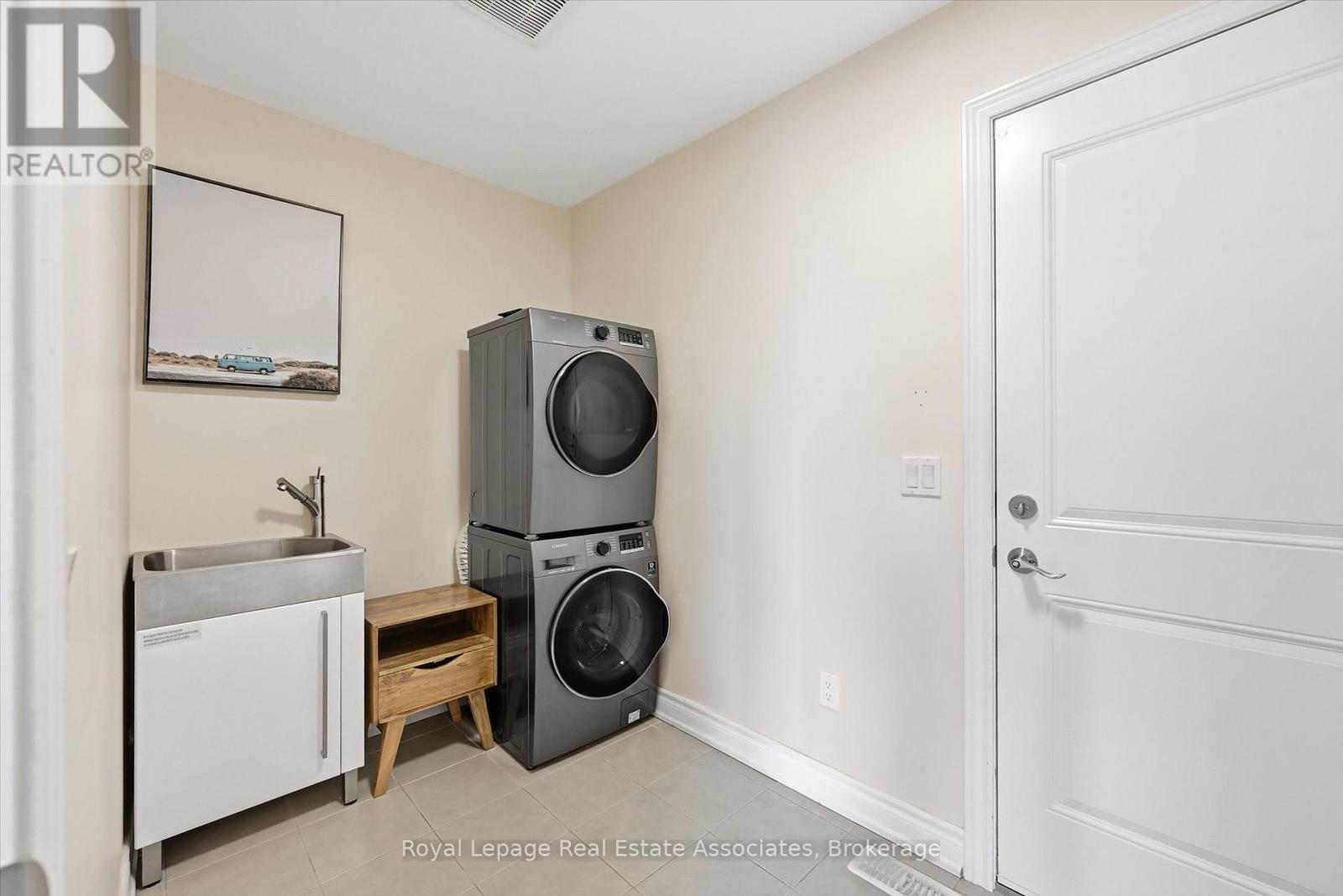 1 Southshore Crescent, Hamilton, ON