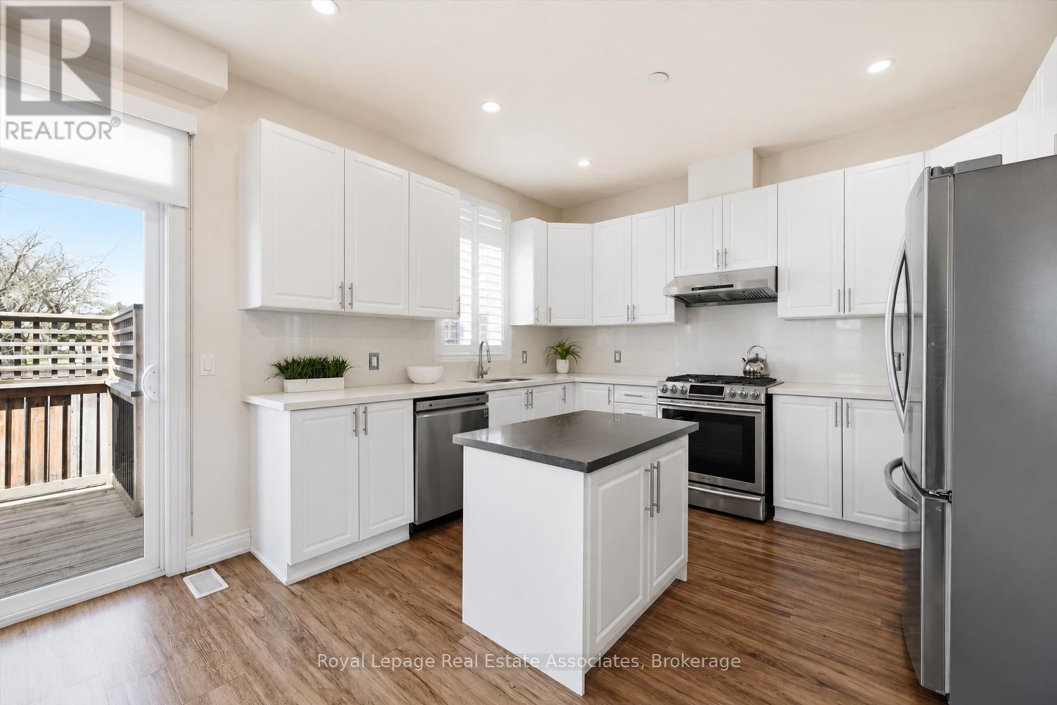 1 Southshore Crescent, Hamilton, ON