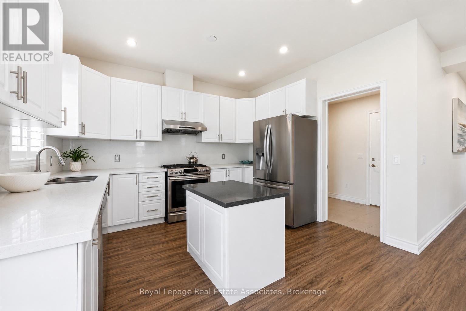 1 Southshore Crescent, Hamilton, ON