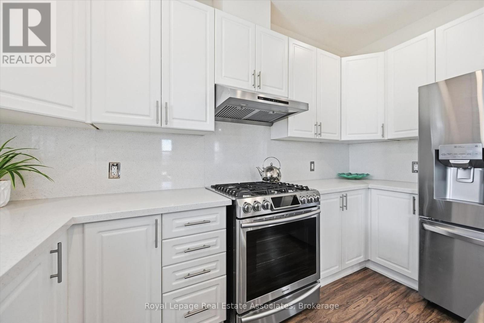 1 Southshore Crescent, Hamilton, ON