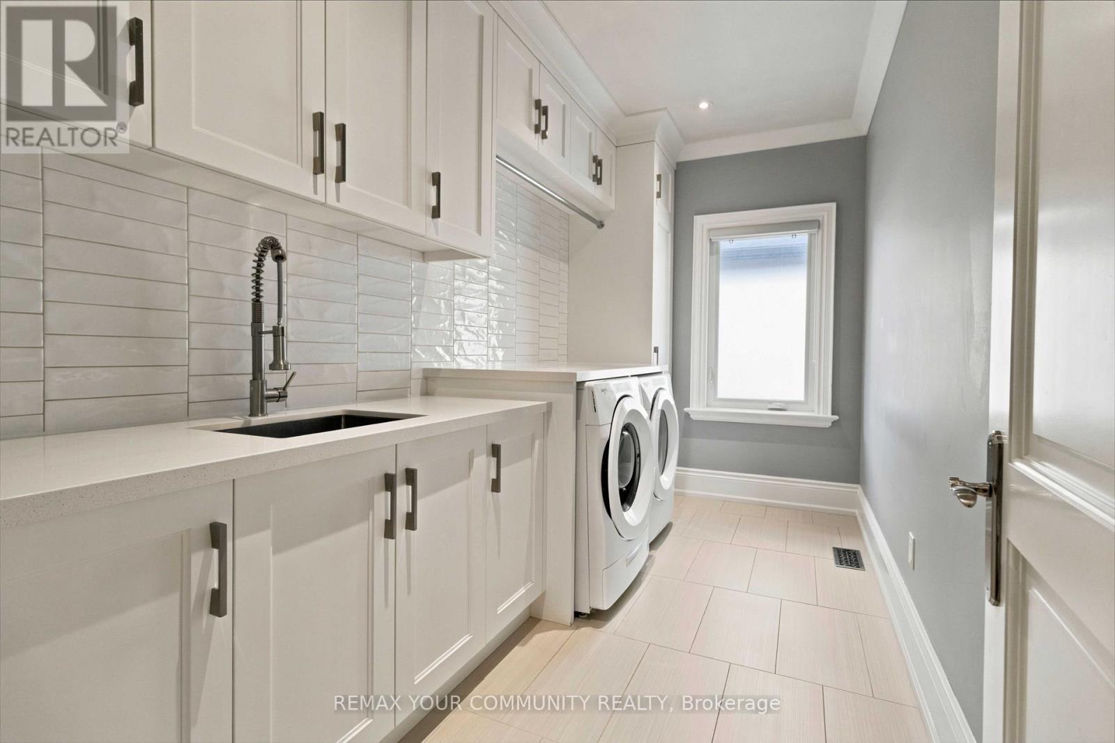 1226 Ogden Avenue, Mississauga, ON