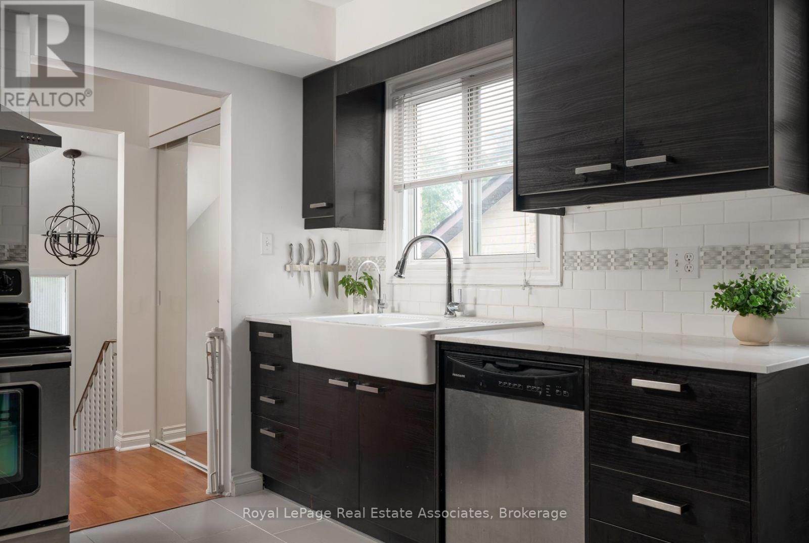 Kitchen - 2727 Bucklepost Crescent, Mississauga, ON