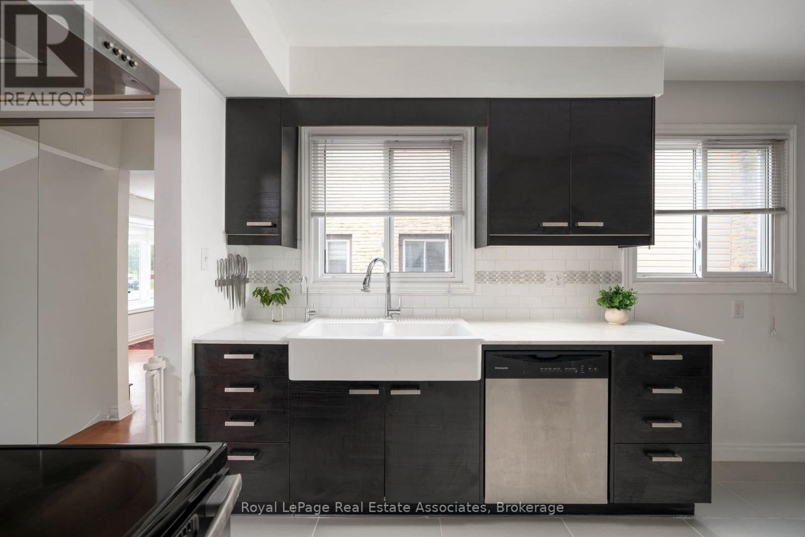 Kitchen - 2727 Bucklepost Crescent, Mississauga, ON