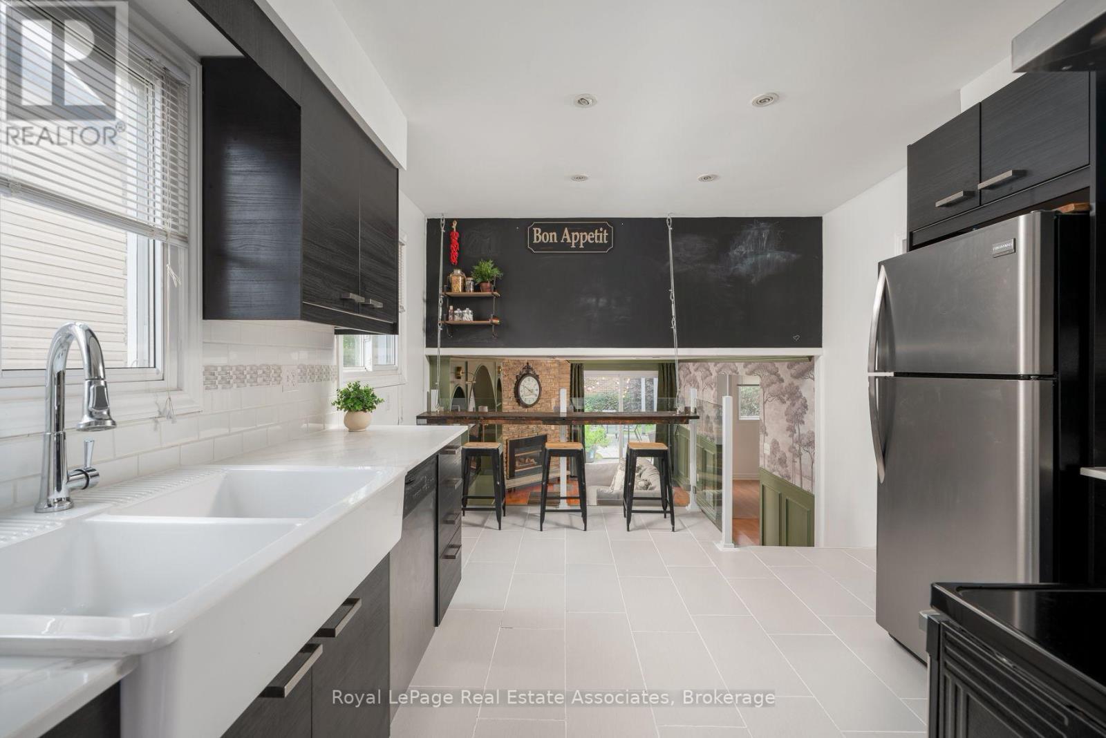 Kitchen - 2727 Bucklepost Crescent, Mississauga, ON