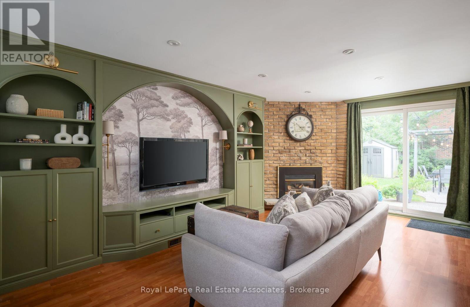Family Room - 2727 Bucklepost Crescent, Mississauga, ON