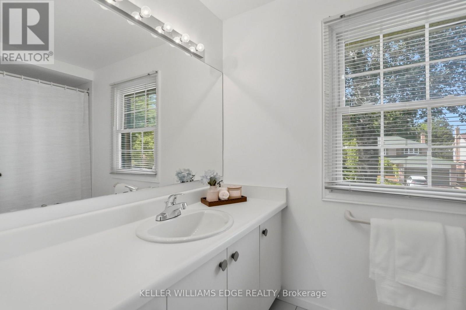2055 Hunters Wood Drive, Burlington, ON