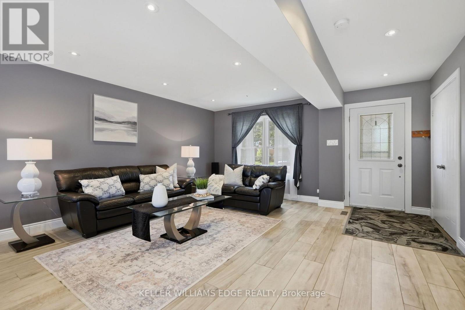2055 Hunters Wood Drive, Burlington, ON