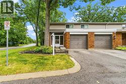 1270 GAINSBOROUGH Drive Unit# 61 Oakville, ON L6H 2L2