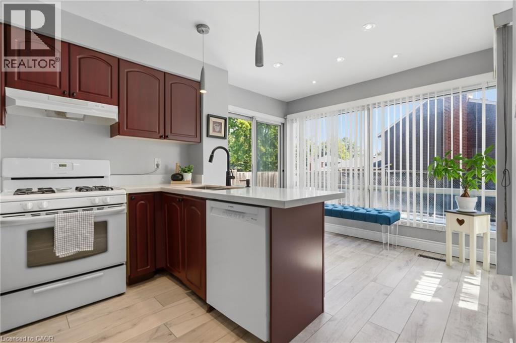 2055 Hunters Wood Drive, Burlington, ON