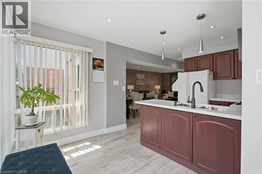 2055 Hunters Wood Drive, Burlington, ON