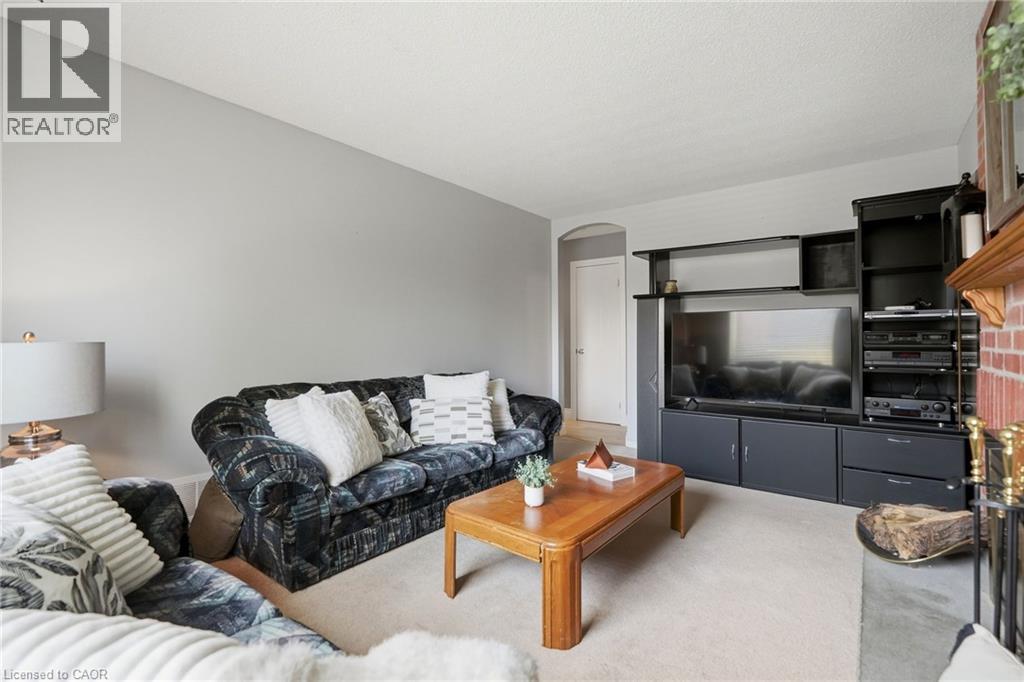 2055 Hunters Wood Drive, Burlington, ON