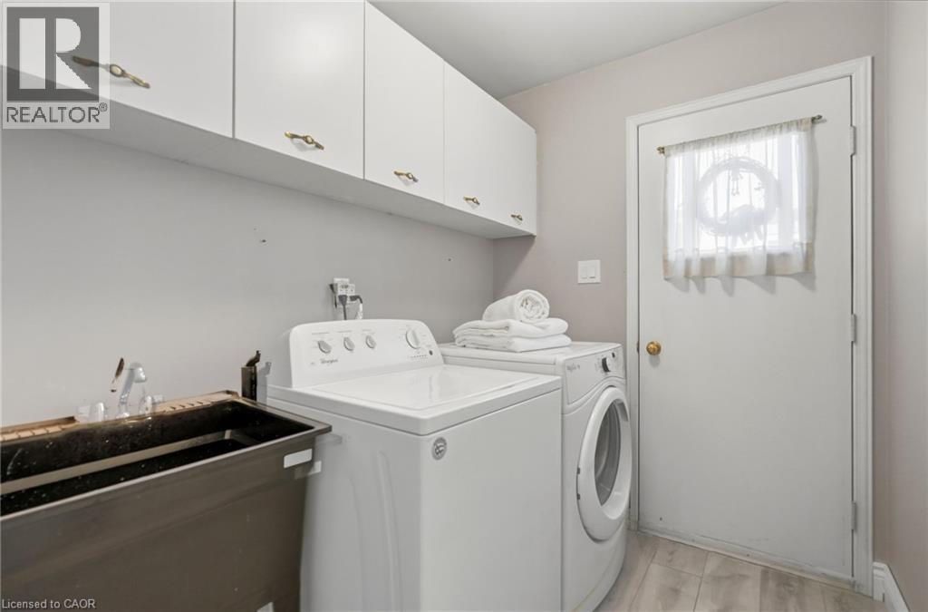 2055 Hunters Wood Drive, Burlington, ON
