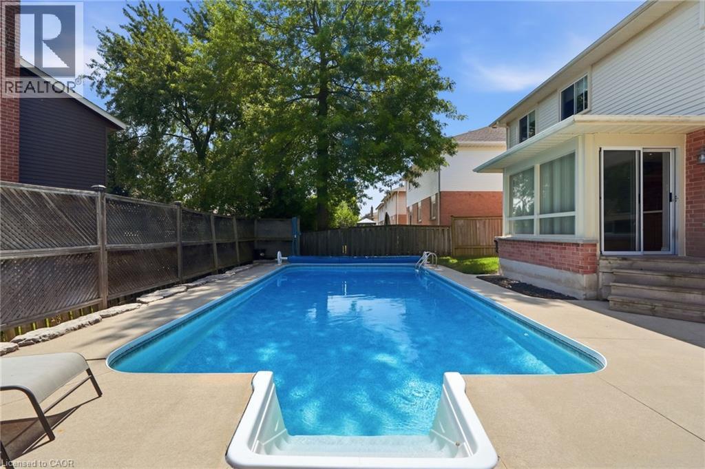 2055 Hunters Wood Drive, Burlington, ON