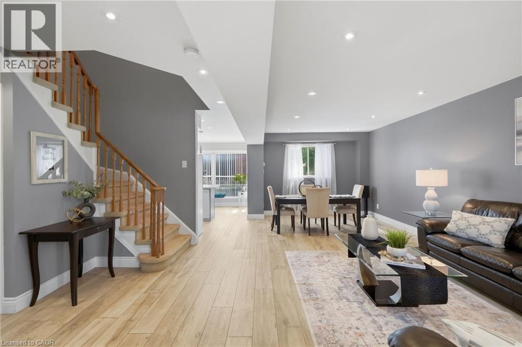 2055 Hunters Wood Drive, Burlington, ON