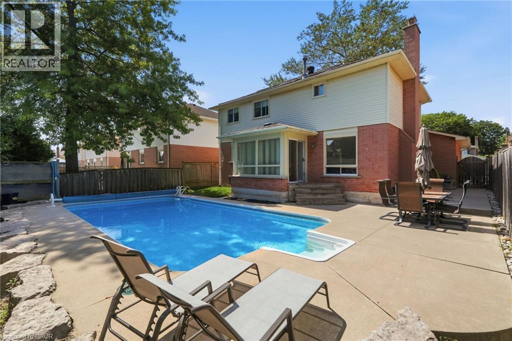 2055 Hunters Wood Drive, Burlington, ON