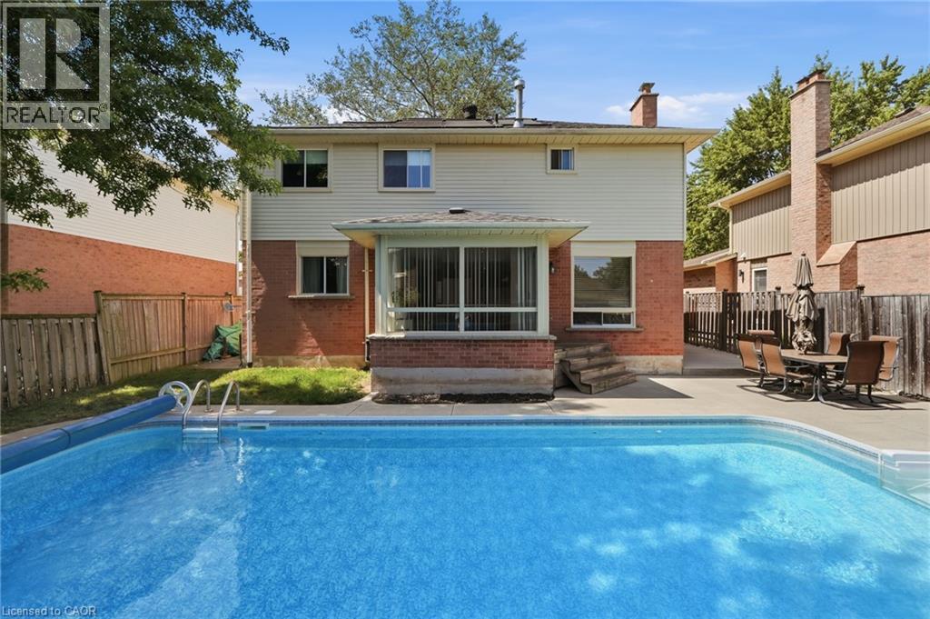 2055 Hunters Wood Drive, Burlington, ON