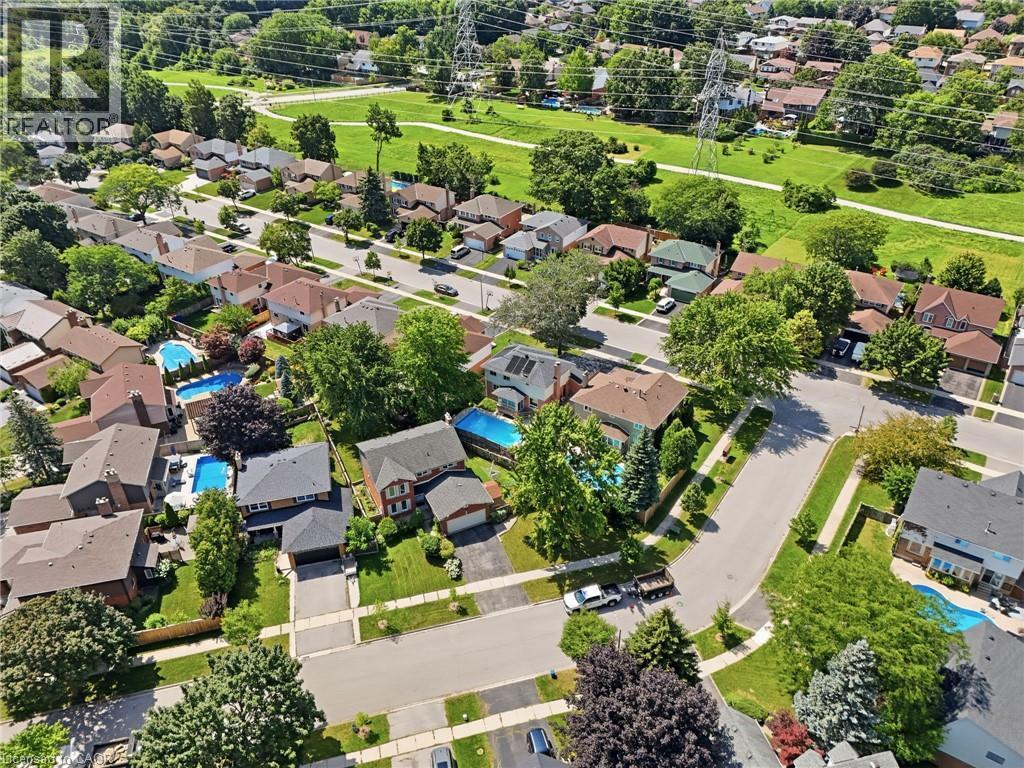 2055 Hunters Wood Drive, Burlington, ON