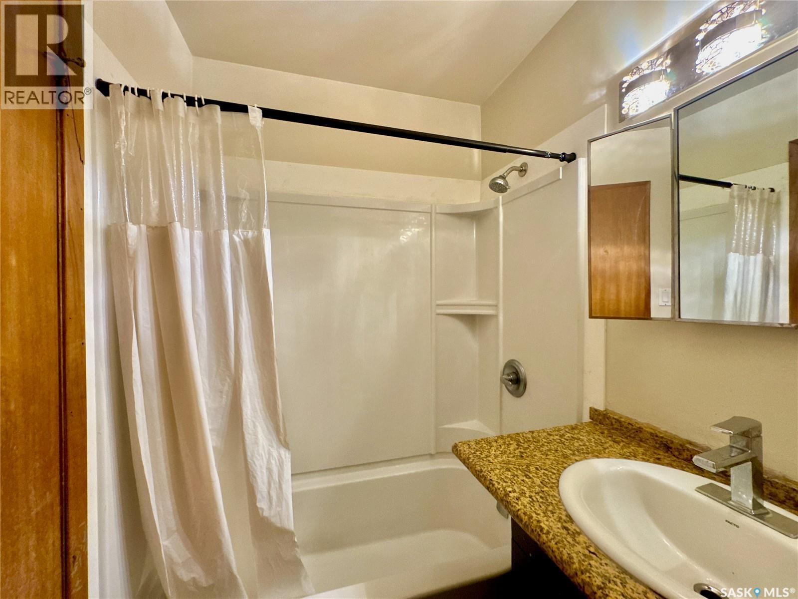 212 33Rd Street W, Saskatoon, SK