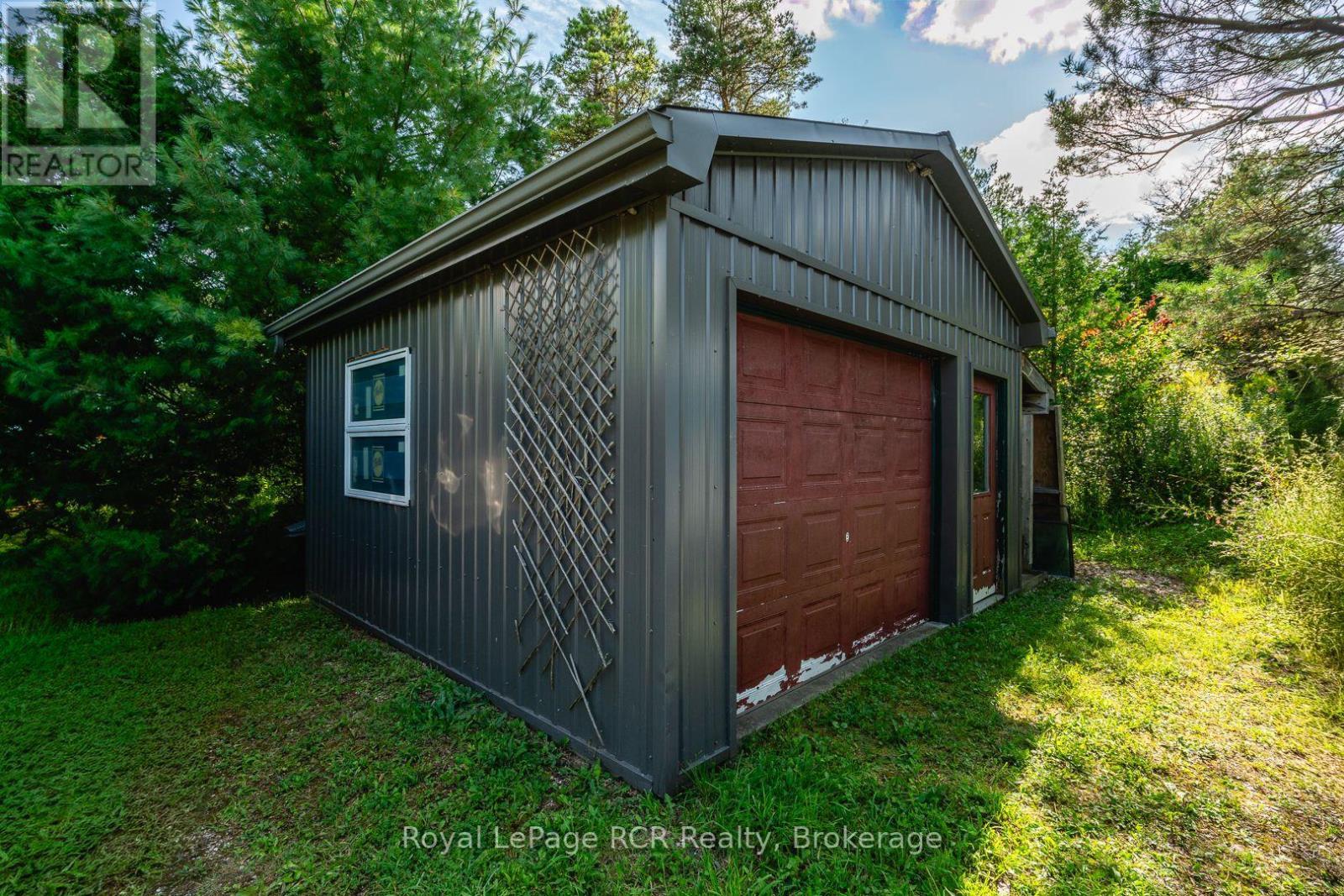 detached garage - 323199 Durham Road E, West Grey, ON
