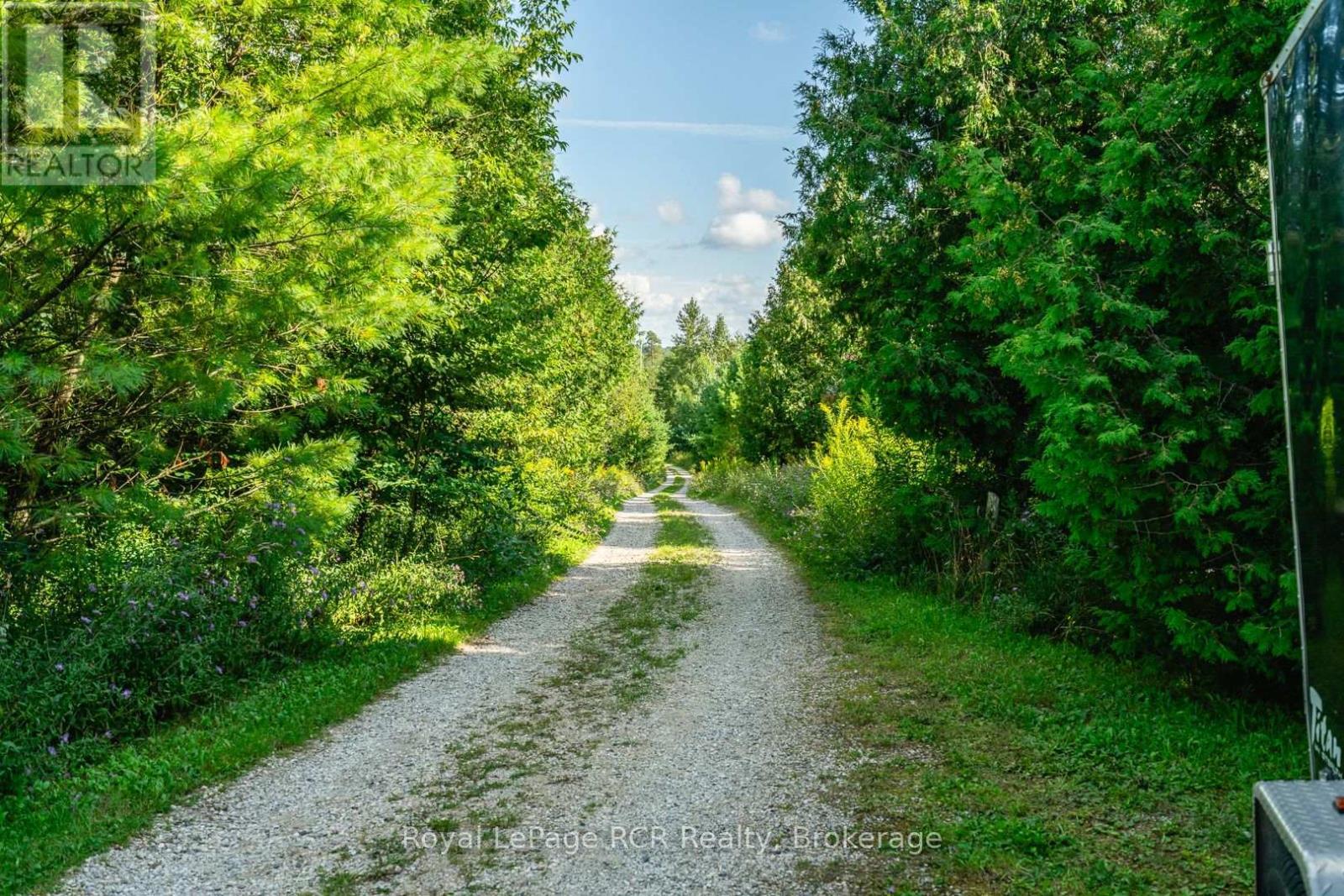 long private laneway - 323199 Durham Road E, West Grey, ON