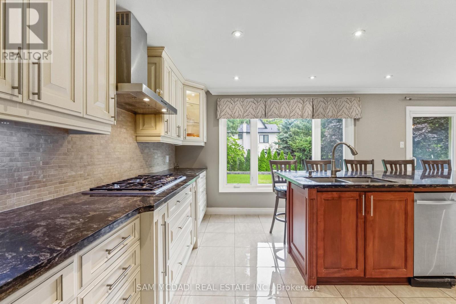 2145 Oneida Crescent, Mississauga, ON