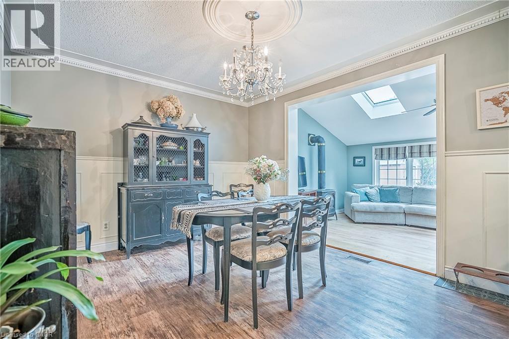 Elegant dining room with access to the back living room. - 115 Southwood Drive, Cambridge, ON