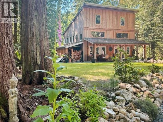 9340 Malaspina Rd, Powell River, BC