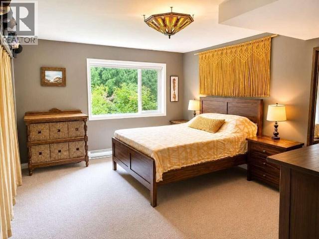 9340 Malaspina Rd, Powell River, BC