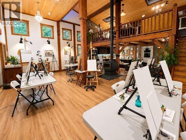 9340 Malaspina Rd, Powell River, BC