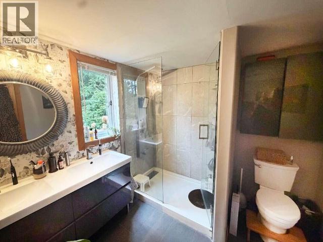 9340 Malaspina Rd, Powell River, BC
