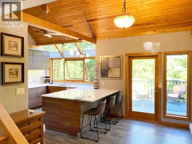 9340 Malaspina Rd, Powell River, BC