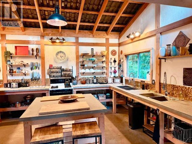 9340 Malaspina Rd, Powell River, BC